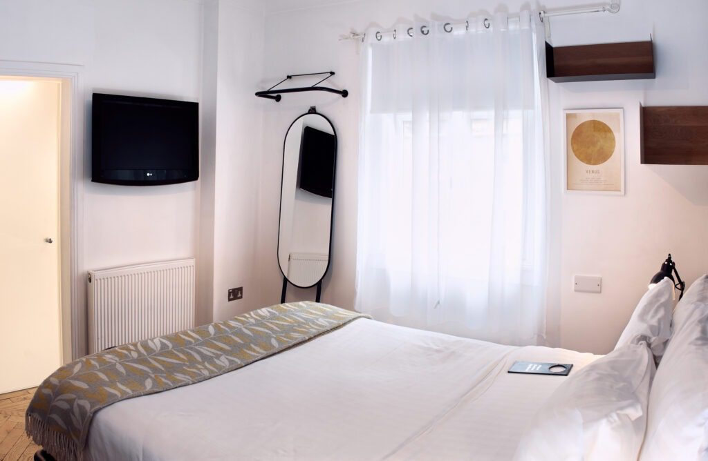 CALIFORNIA ROOM 3 C