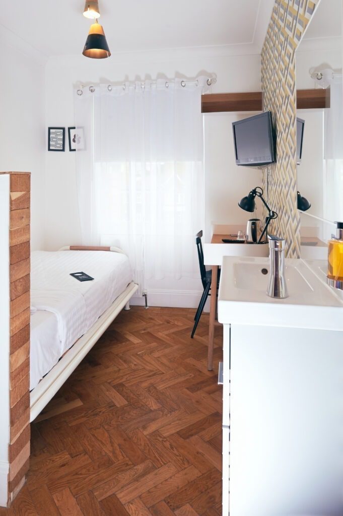 CALIFORNIA ROOM 5 A
