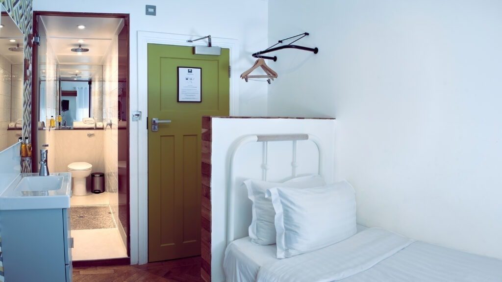 CALIFORNIA ROOM 5 B