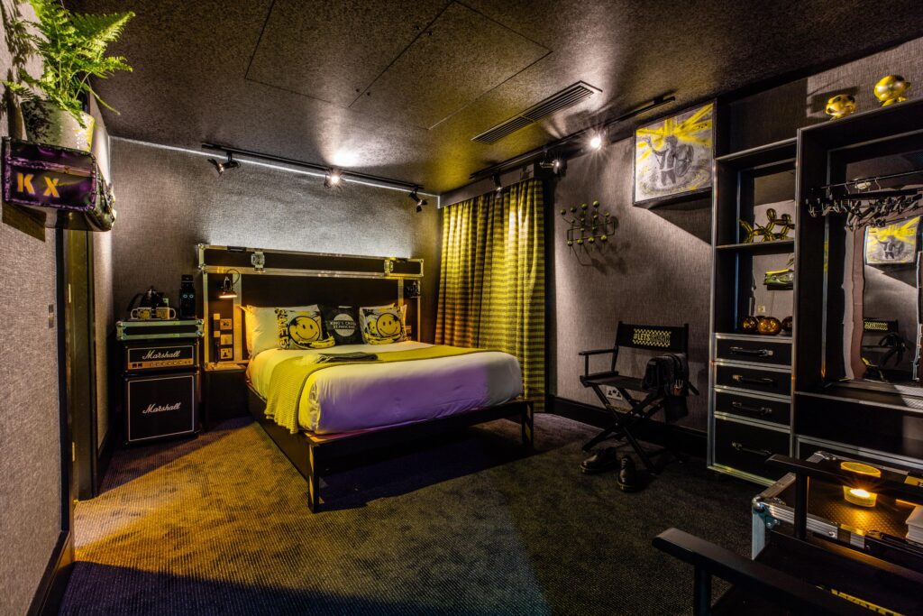 Deluxe Backstage 5