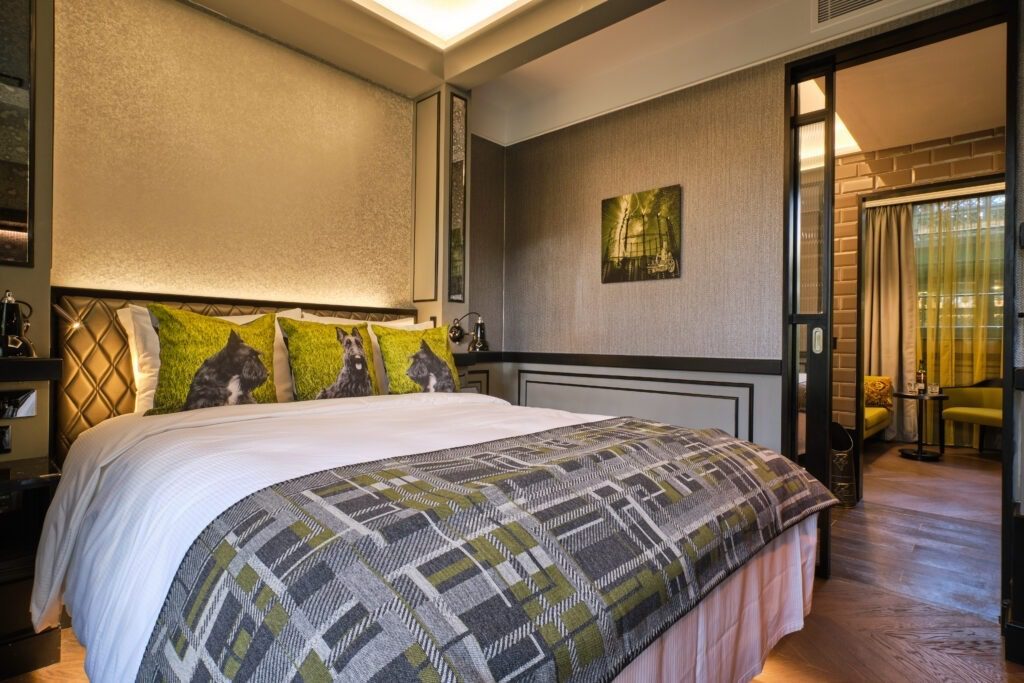 Gyle Jnr Suite 1